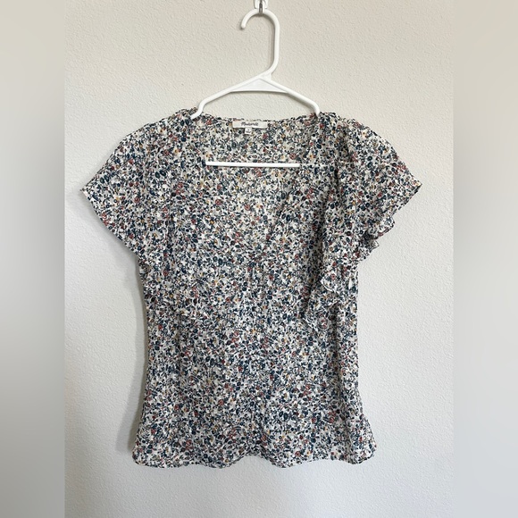 Carmelina Flutter Sleeve Top in Blossoming Vines - Picture 3 of 10